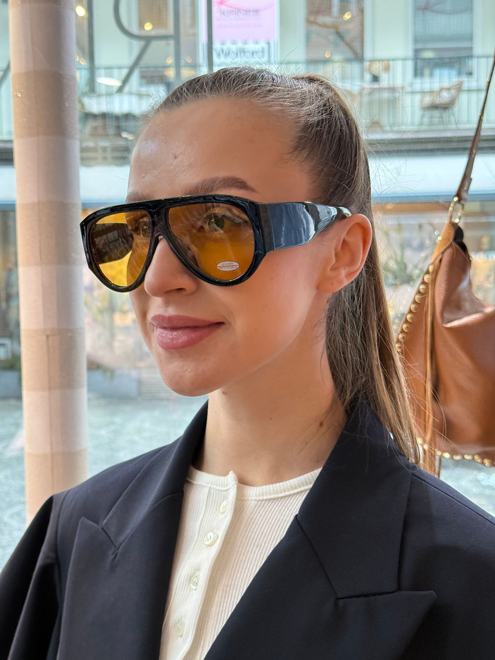 Miniaturbild: IRINA - Sonnenbrille schwarze Fassung gelbes Glass