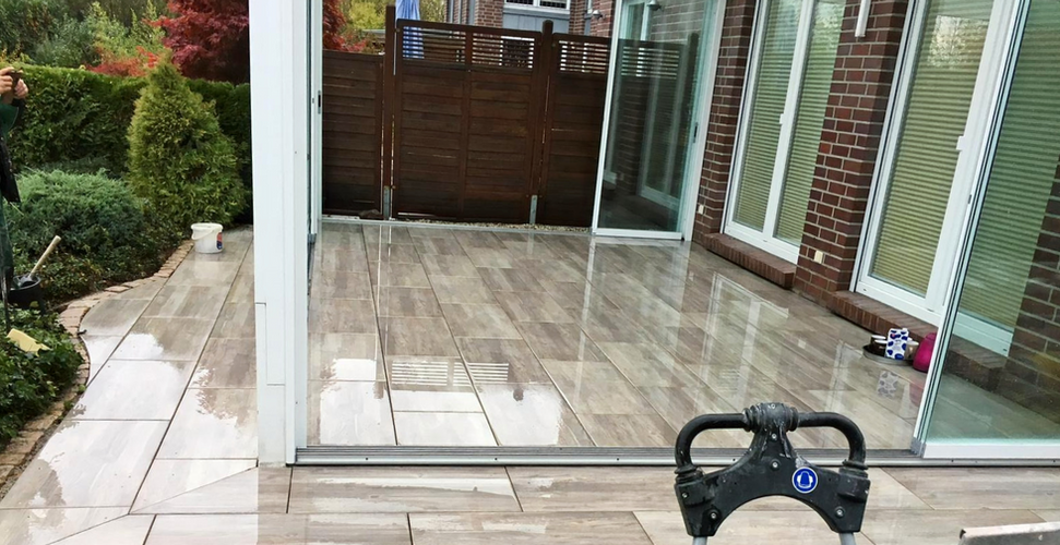 Neu verlegte Terrassensteine