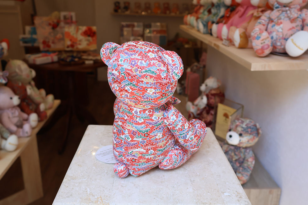 Thumbnail: 105 SHOCHIKUBAI Kimono Bear (middle)