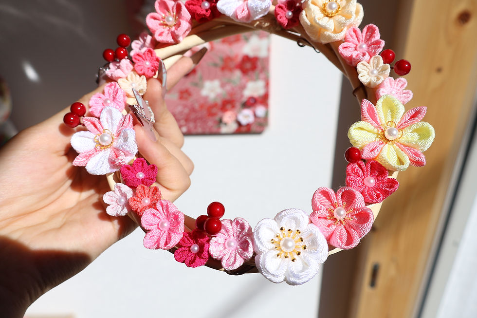 Thumbnail: C25 Tsumami-zaiku Flower Christmas Wreath