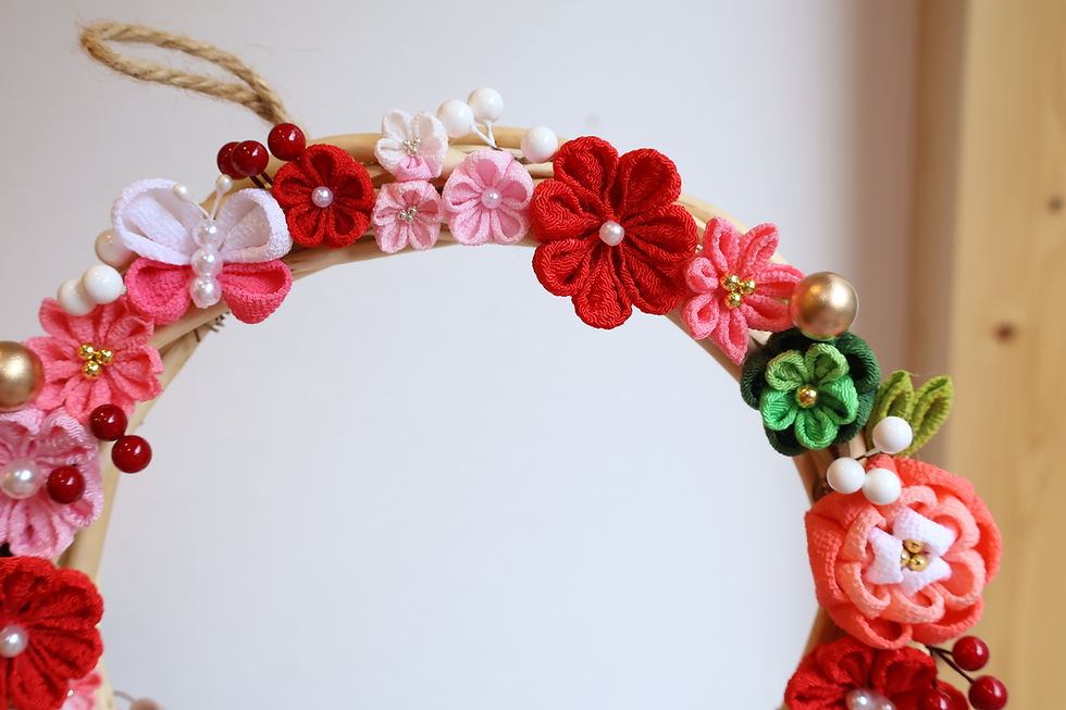 Thumbnail: C11 Tsumami-zaiku Flower Christmas Wreath