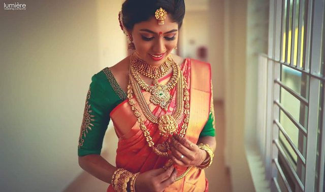Thumbnail: Traditional saree