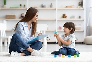 cute-little-boy-playing-with-colorful-blocks-young-professional-woman-kids-psychologist-wr