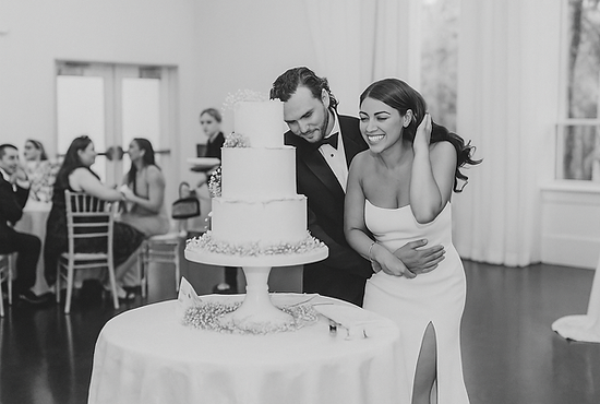 cake-cutting-wedding-dj.png