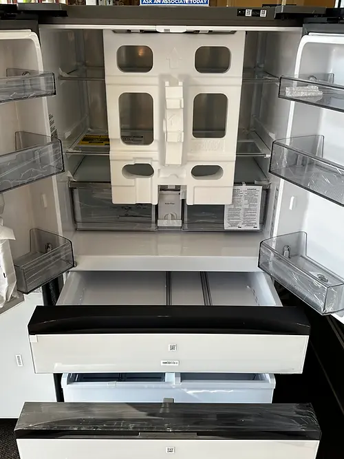 Thumbnail: Bespoke 4-Door French Door Refrigerator (23 cu. ft.) with AutoFill Water Pitcher