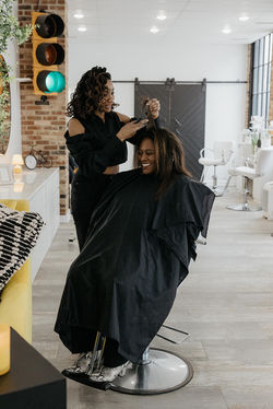 Rent salon space in the valley in Akron!