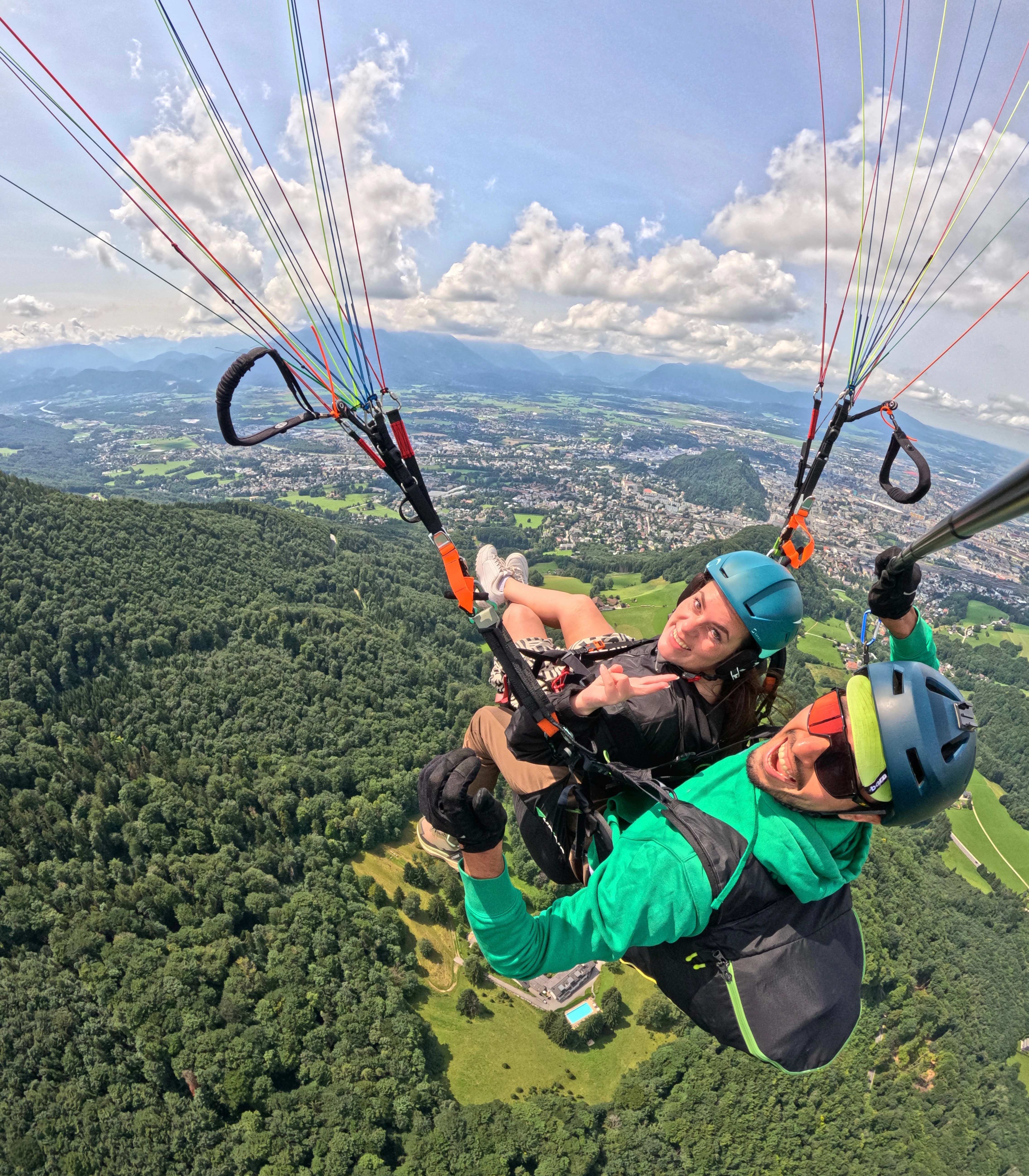 Tandem flying with panoramic view to the salzburg city and the Untersberg