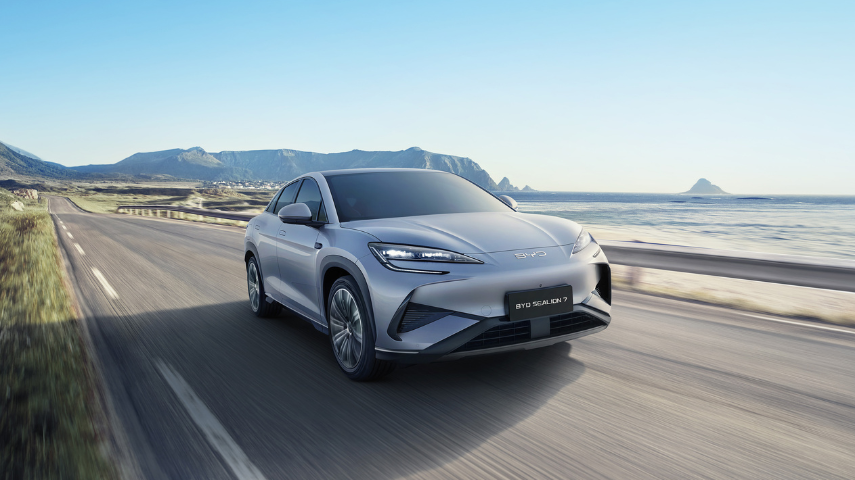 BYD RESTA parodoje pristato naująjį ATTO 2 DM-i hibridą ir Lietuvoje populiarų SEALION 7 elektromobi