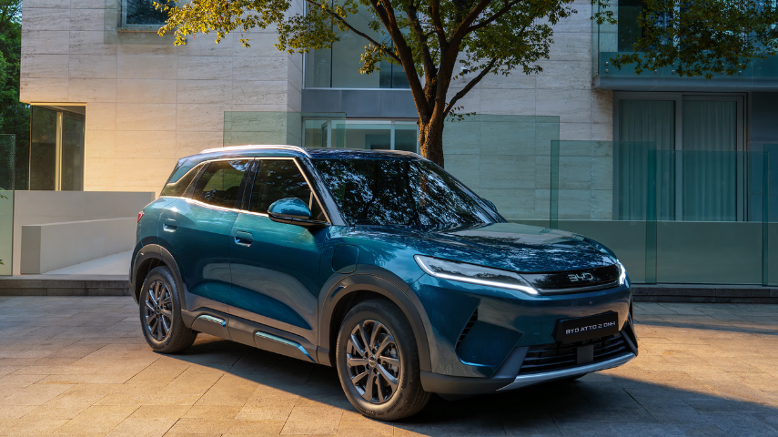 BYD RESTA parodoje pristato naująjį ATTO 2 DM-i hibridą ir Lietuvoje populiarų SEALION 7 elektromobi