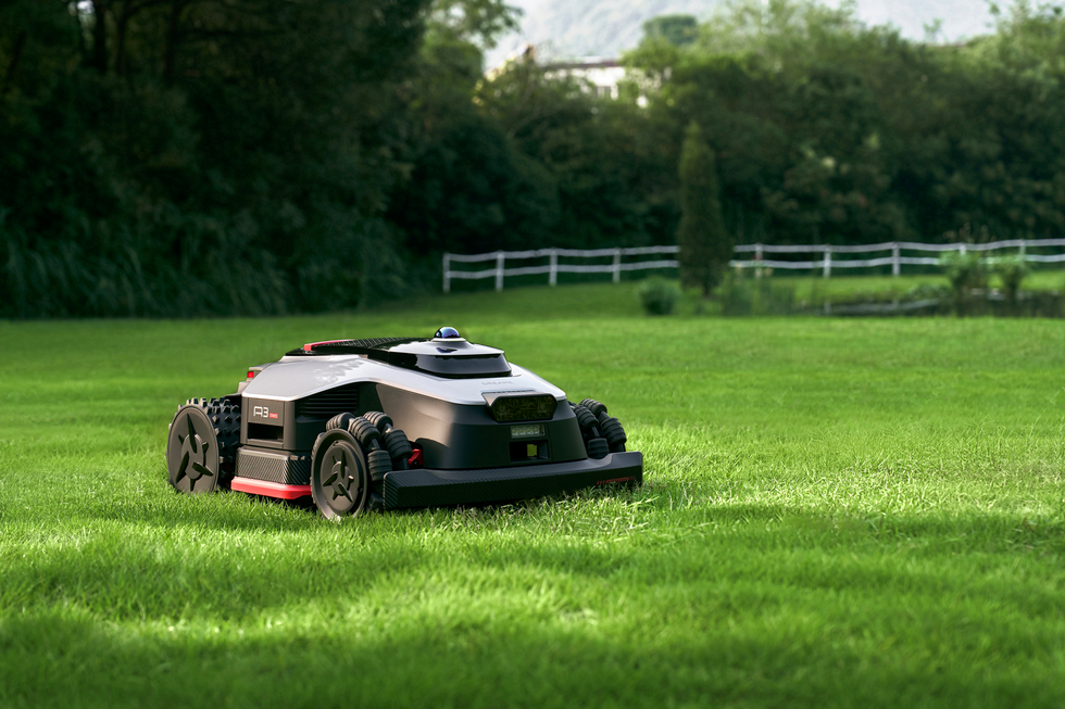 Innovations in your yard, perfect cleanliness at home: TECHZONA.LT Wire-Free robotic mowers and smar