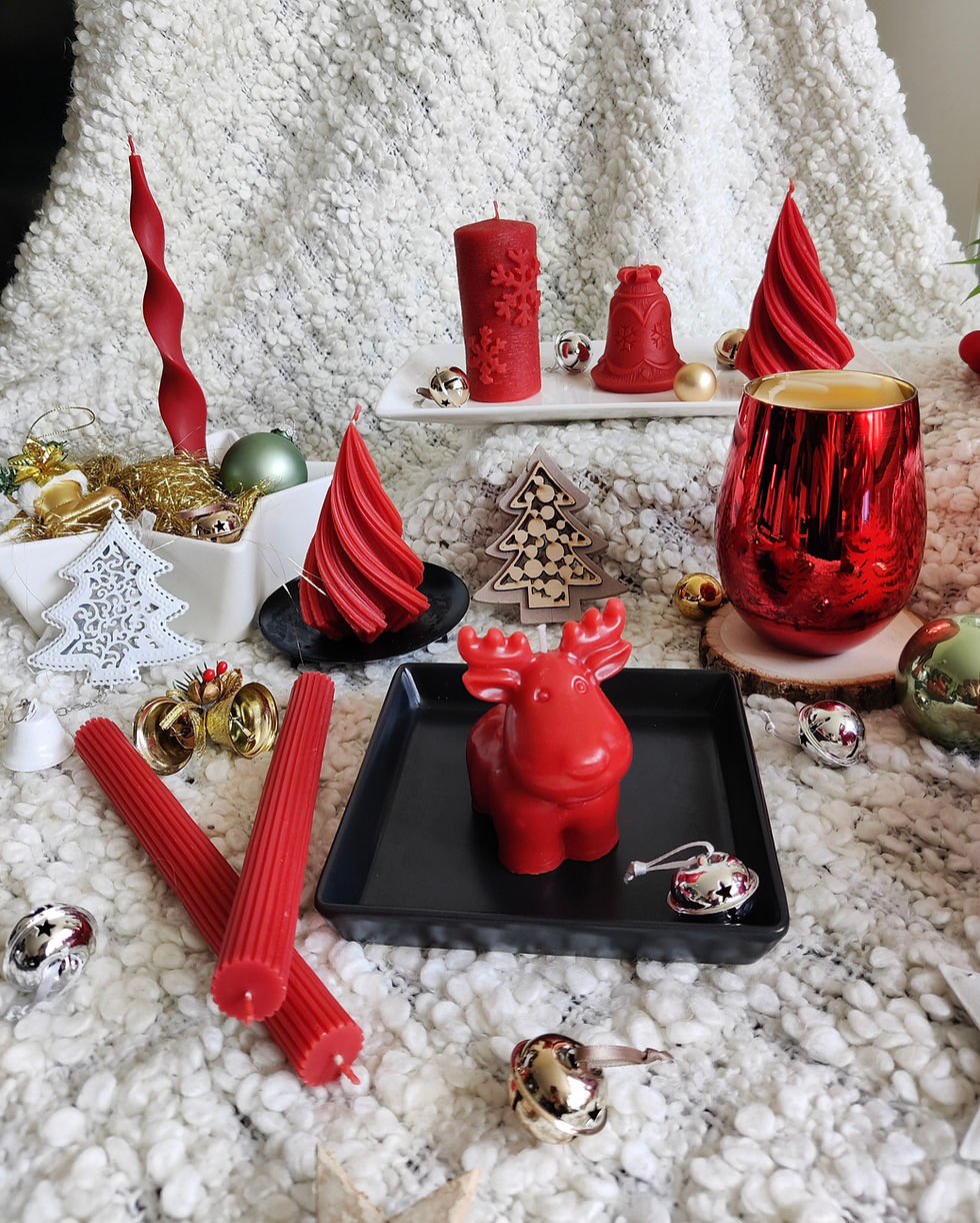 Thumbnail: Christmas snowflake beeswax candle - Red