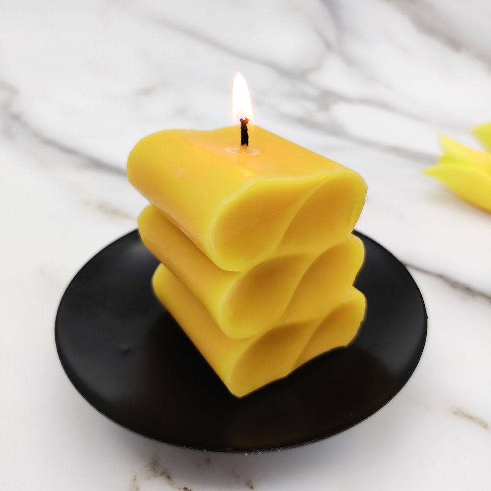 Thumbnail: Beeswax abstract wave design candle