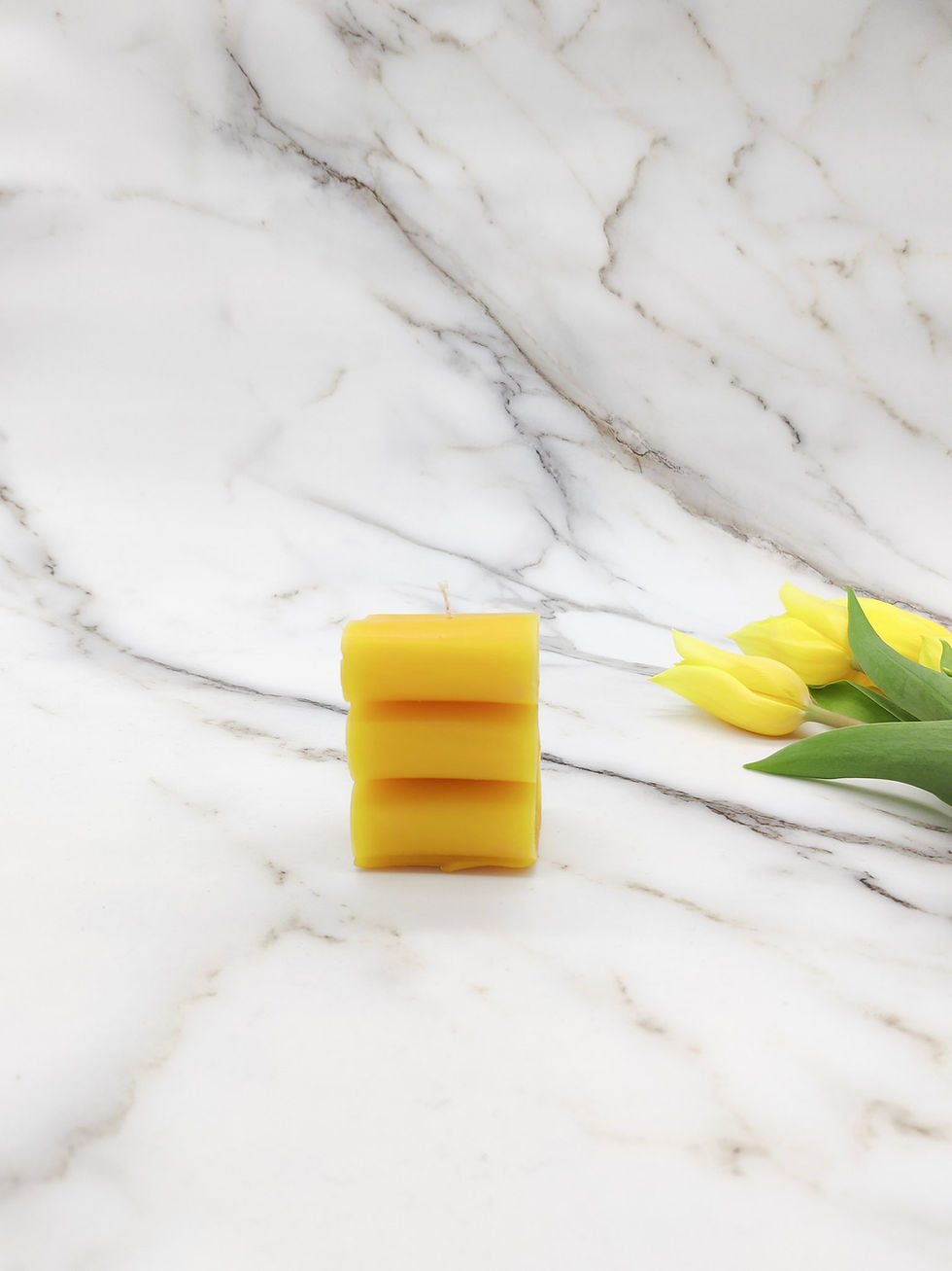 Thumbnail: Beeswax abstract wave design candle
