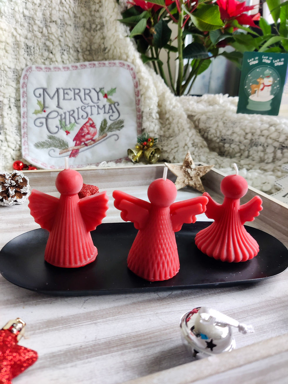 Thumbnail: Angel Trio beeswax candle - red