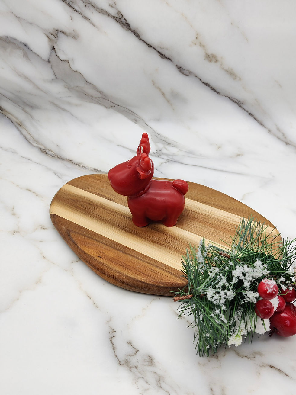Thumbnail: Reindeer beeswax candle - Red