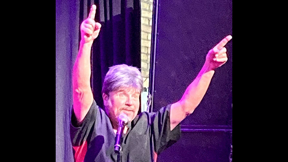 Mick Archer, Singing Pianist