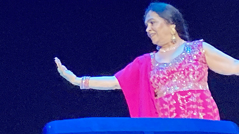 Kirti Sheth Bollywood Dancer