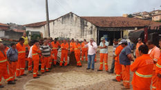 SANTA BRANCA: Prefeito Celso Simão se reúne com funcionários públicos