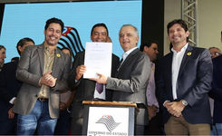 Contrato com a Sabesp é assinado em Suzano, SP