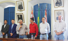 Prefeito Celso Simão recebe secretário de transportes na câmara municipal
