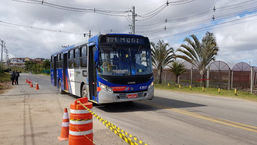 COTIDIANO: Obras de rotatória mudam ponto de ônibus