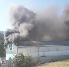 SANTA BRANCA: Incêndio em fábrica deixa uma pessoa gravemente ferida