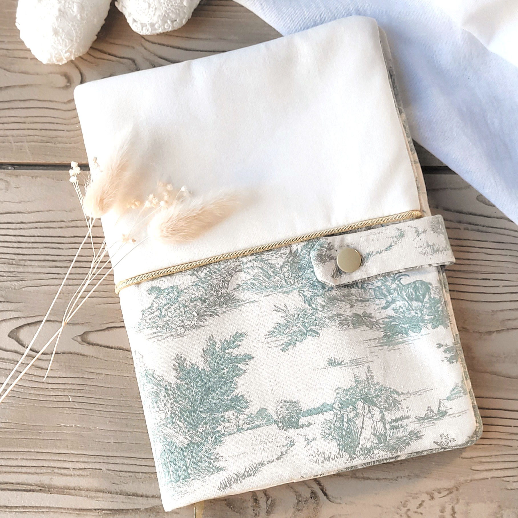 housse carnet de santé personnalisée bébé en toile de jouy