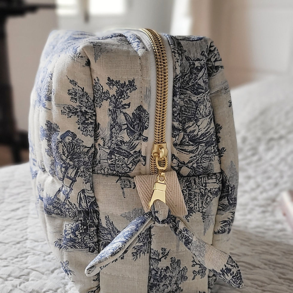 Miniature : trousse de toilette matelassée en toile de jouy bleue