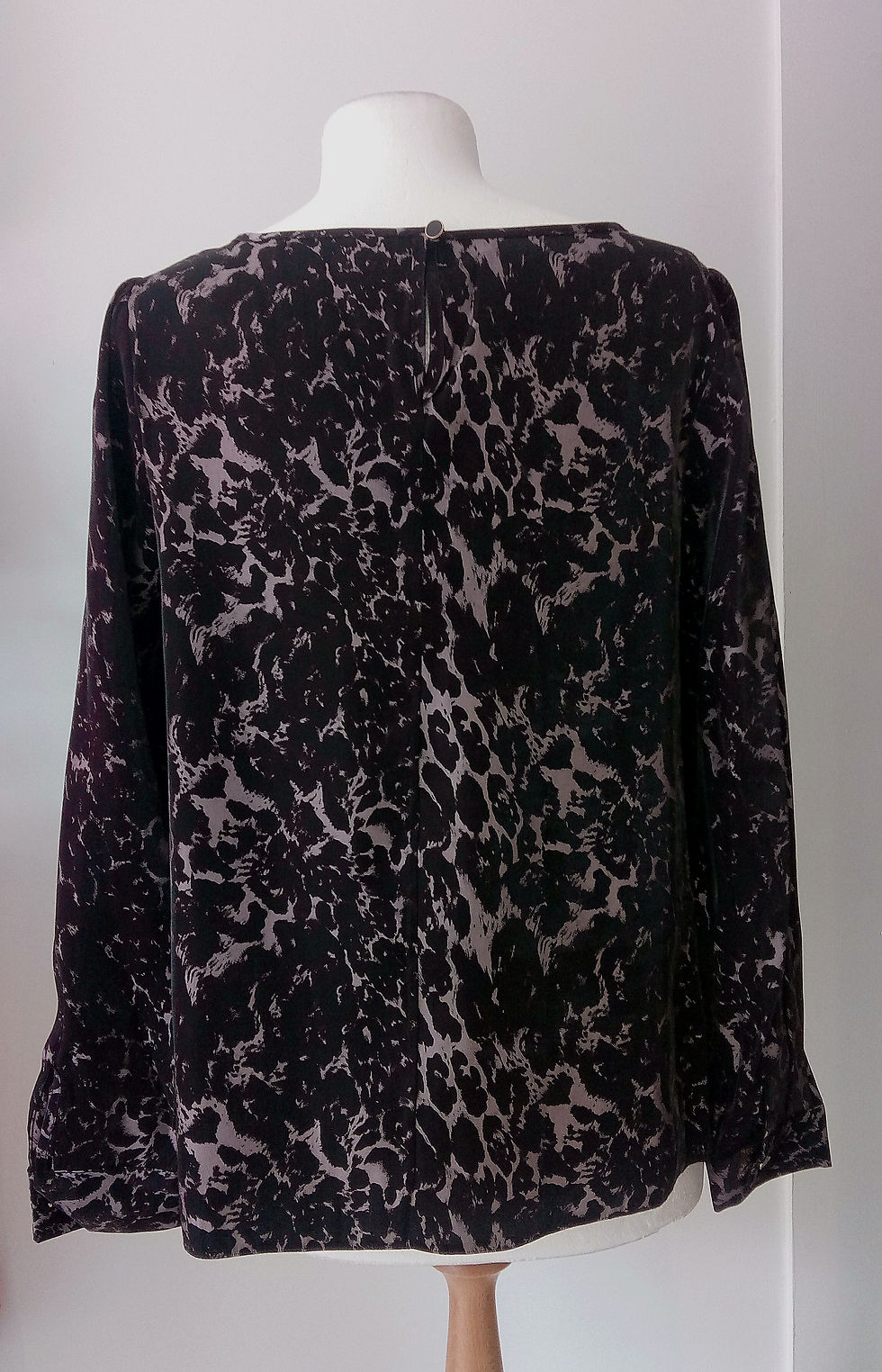 Thumbnail: Leopard Print Silky Top