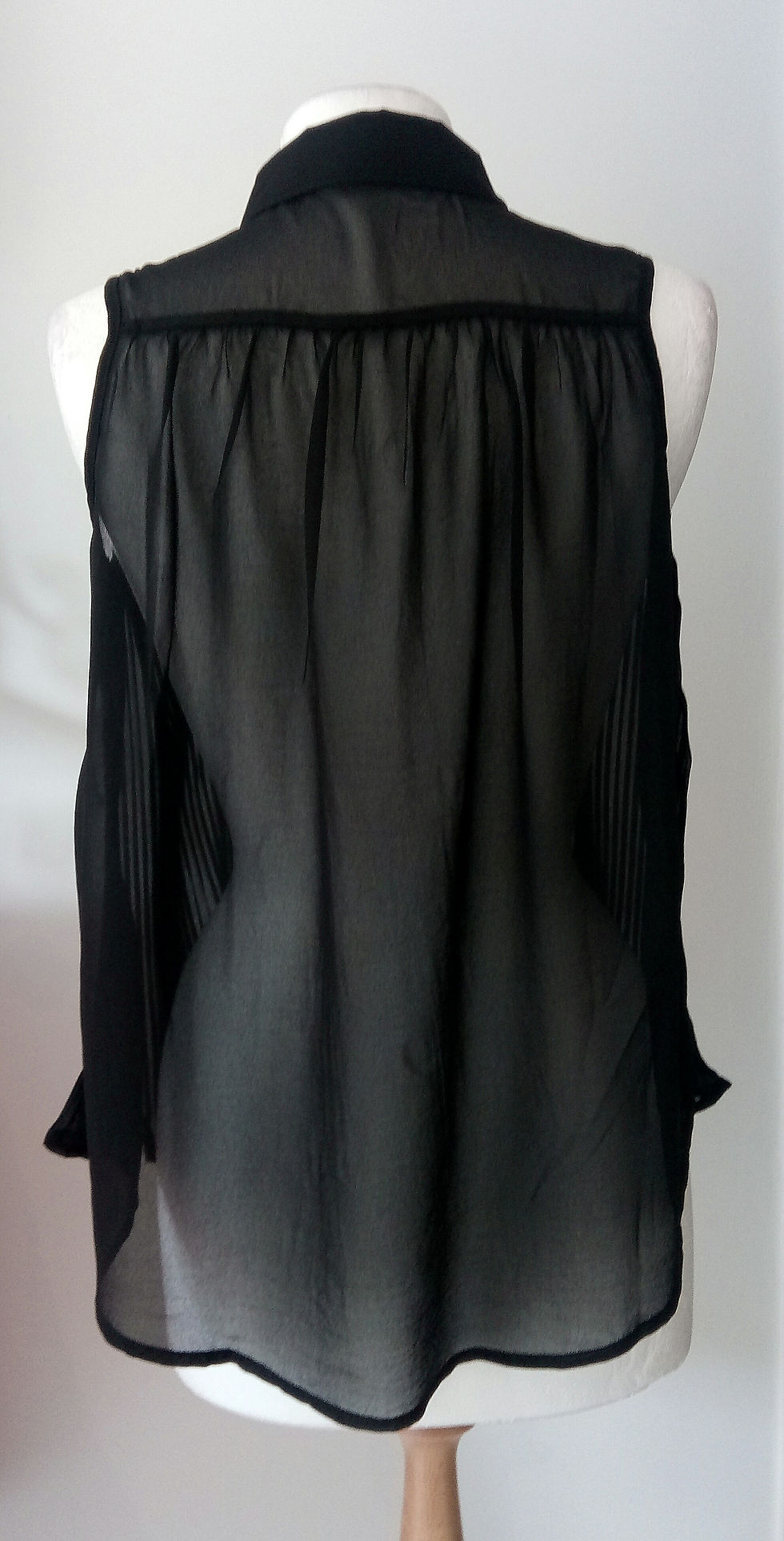 Thumbnail: Pleated Sheer Leopard Print Shirt