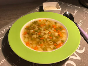 Pastina patate, pisellini e pomodoro