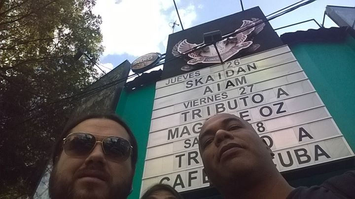 Facebook - Hermanos hoy es el dia del rock.jpg.jpg.jpg AIAM en concierto aquí en