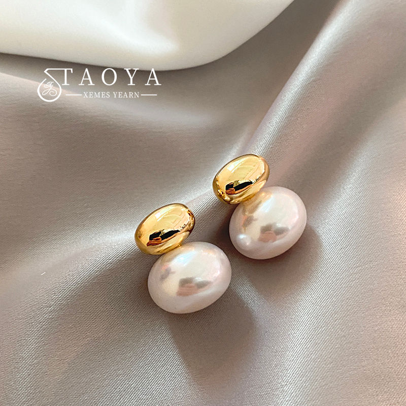 2025 New French Elegant Gold Color Bean Spliced Flat Pearl Earrings for Korean F