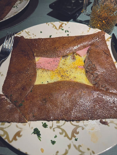 Nous préparons toutes nos crêpes et galettes à la minute,...