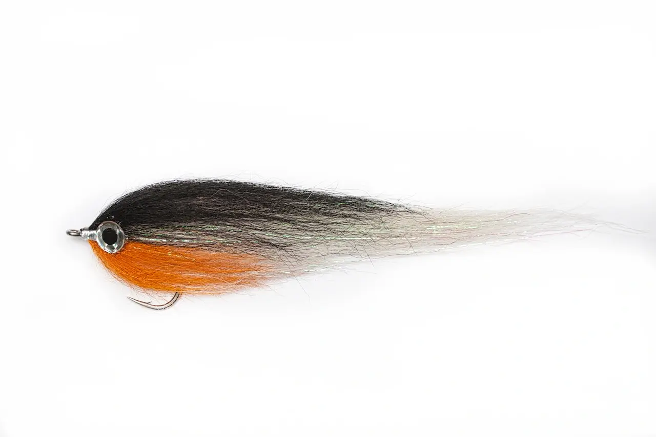 Streamer Rio Marie Special Pike Terror – czarno-pomarańczowa mucha baitfish z perłowym ogonem