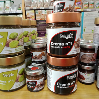 jars of chocolate and pistacchio spread from ivegan rome