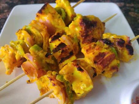 How to make #PaneerTikka - Recipe in Hindi / Perfect for Monsoon