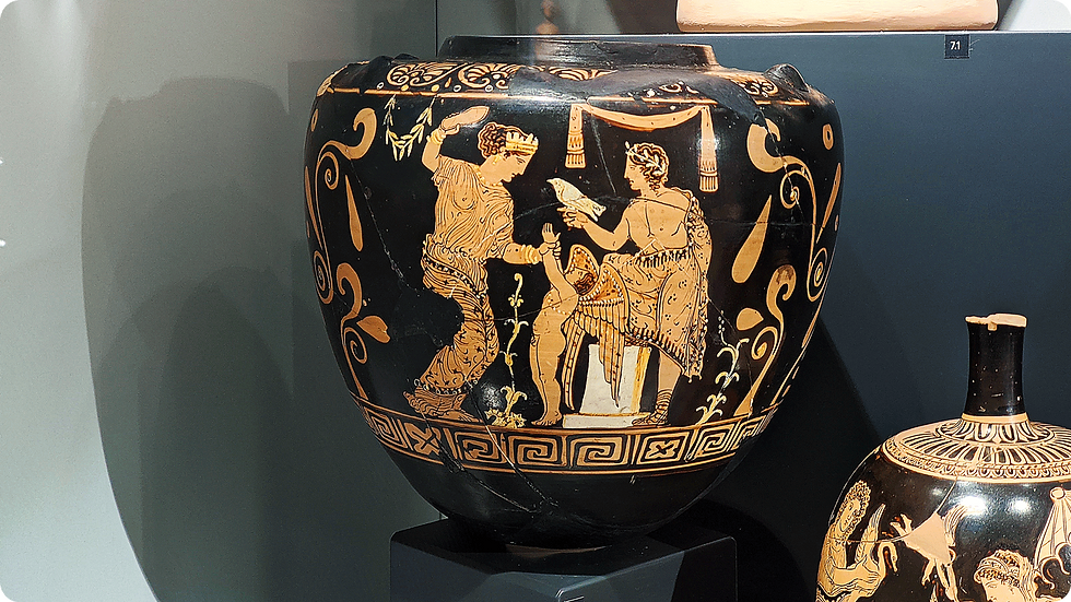 La lebes gamikos conservata al MArTA, il Museo Archeologico di Taranto.