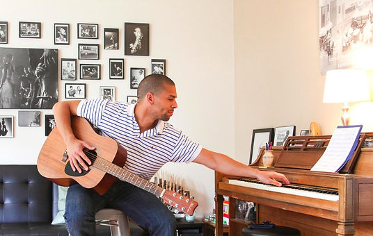 guitar_piano.jpg 2015-12-21-21:10:58