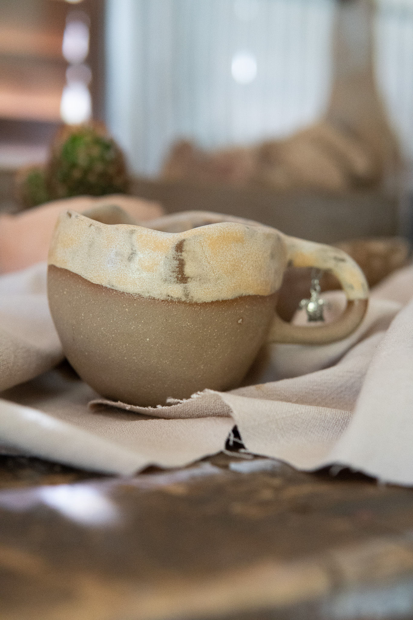 Zeremonietasse mit Schildkrötenanhänger