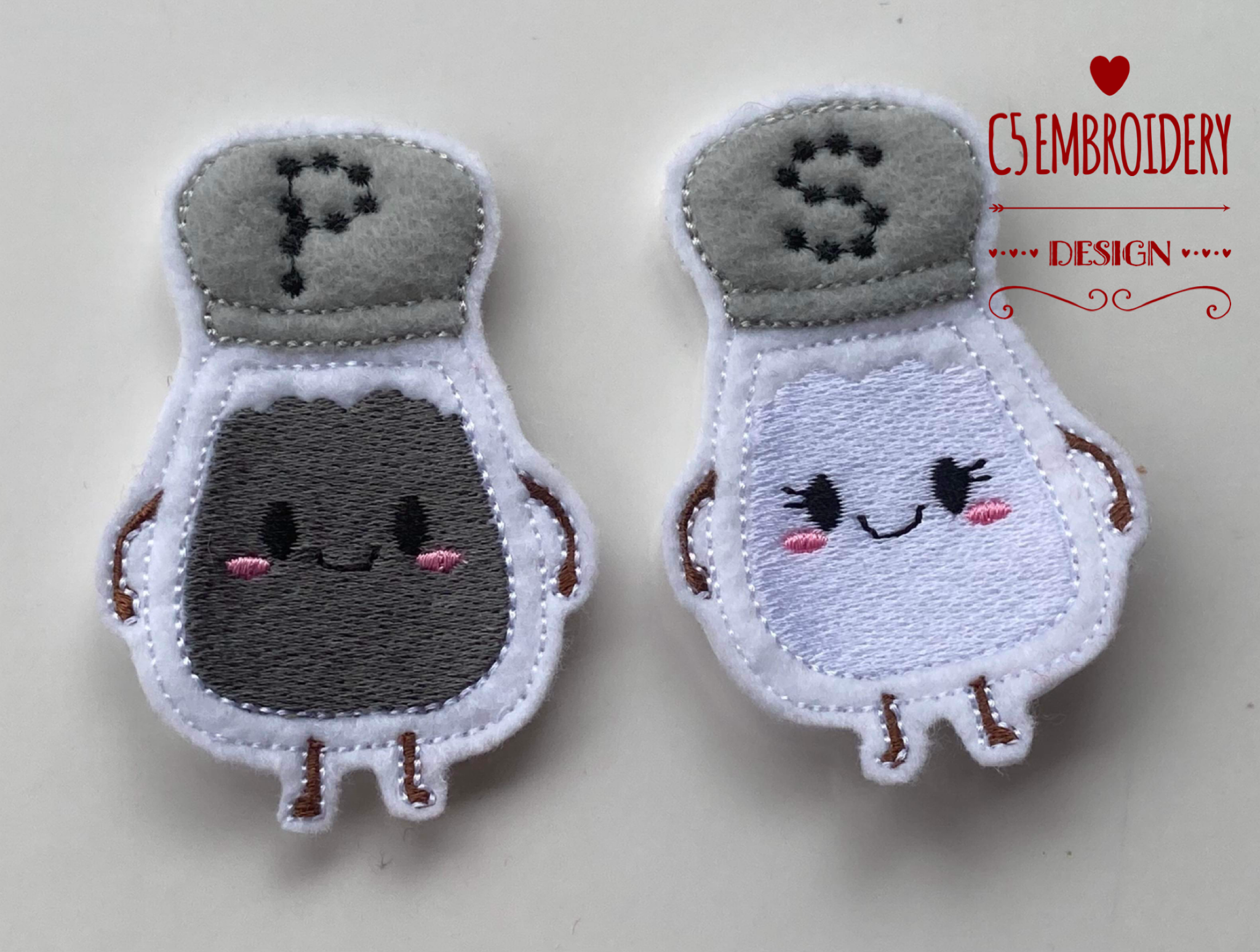 Perfect Pairs - Salt and Pepper Finger Puppet Set - Valentine's