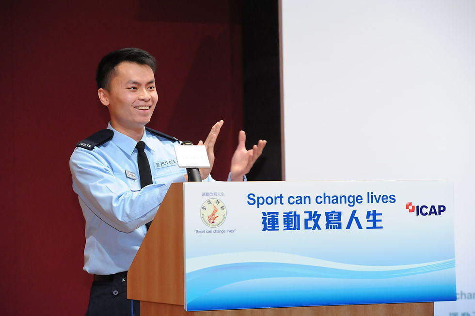 Police Officer David Law sharing his experience about Operation Breakthrough at the forum.