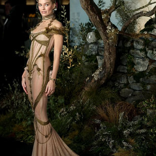 Margot Robbie redefine el "Method Dressing" en la gira de 'Cumbres Borrascosas'