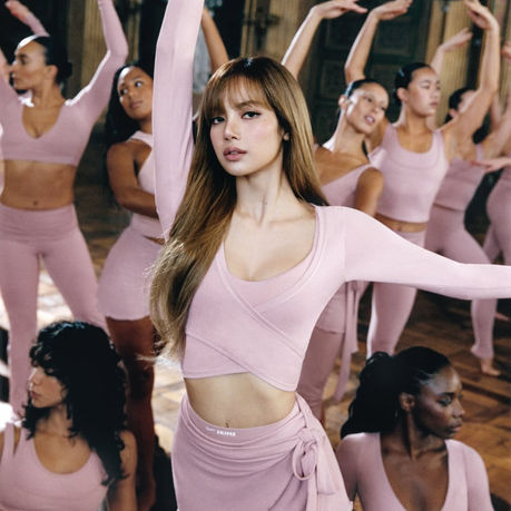 Nike y Skims redefinen el balletcore junto a Lisa