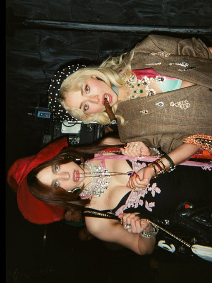 Sabrina Carpenter House Tour video musical estilismo