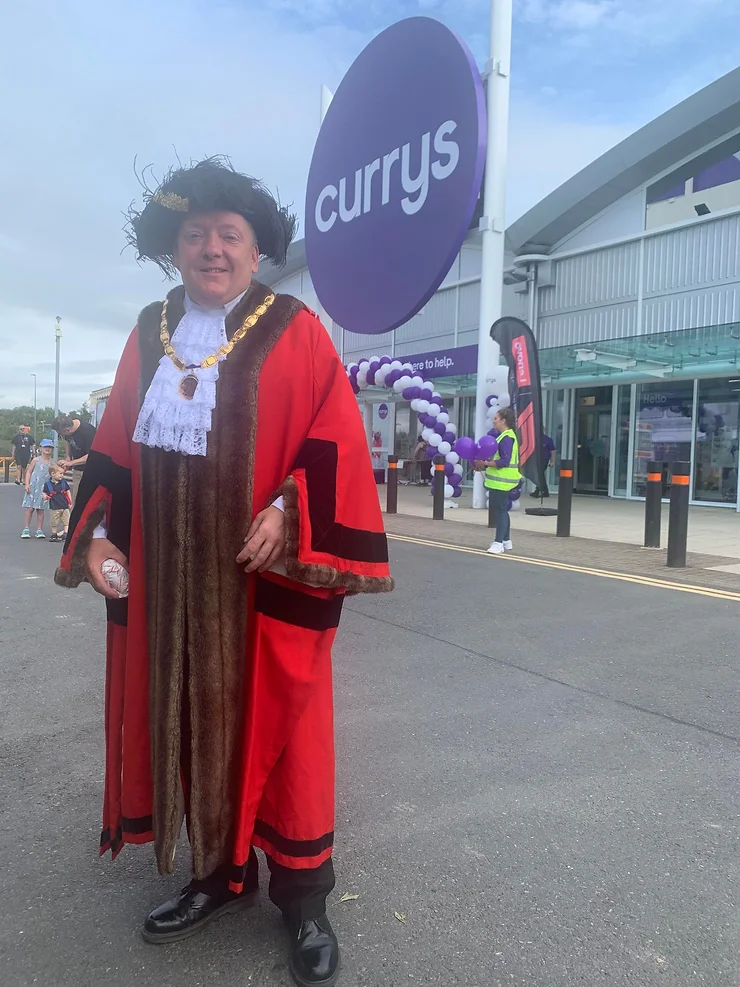 Mayor Cllr Dayley Lawrence attending Currys opening & Community Day