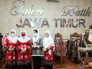 Arumi Bachsin Kenalkan Produk UMKM Jatim ke Dekranasda Palalawan Riau