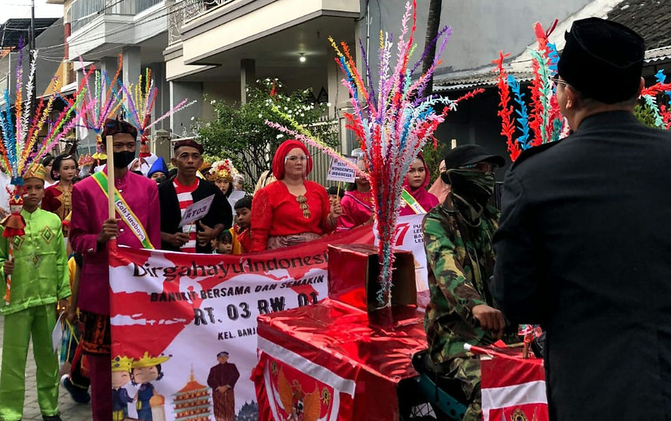 Menurut Lukas Prastowo SE, ketua RW 01Manukan Lor menjelasakan arti dari Bhinneka Tunggal Ika yakni sebagai ikrar pemersatu bangsa yang menggetarkan jiwa. Semboyan ini menggambarkan persatuan dan kesatuan bangsa Indonesia, yang memiliki keberagaman suku bangsa, budaya, bahasa daerah, agama dan kepercayaan, ras maupun antar golongan.