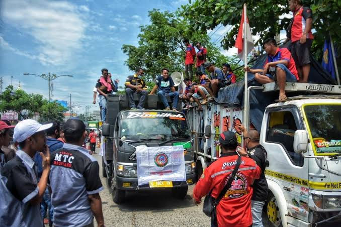 Baca juga: https://www.koordinatberita.com/single-post/ribuan-sopir-truk-aksi-demo-protes-odol-6-exit-tol-ini-jadi-titik-kumpul