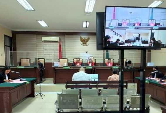 "Dakwaan Subsidair, perbuatan terdakwa sebagaimana diatur dan diancam pidana dalam Pasal 3 Jo. Pasal 18 ayat (1) huruf b Undang - Undang Nomor 31 tahun 1999 Tentang Pemberantasan Tindak Pidana Korupsi sebagaimana diubah dan ditambah dengan Undang - Undang Nomor 20 Tahun 2001 Tentang perubahan atas Undang - Undang Nomor 31 Tahun 1999 tentang Pemberantasan Tindak Pidana Korupsi Jo. Pasal 55 ayat (1) ke - 1 KUHP," jelas JPU.